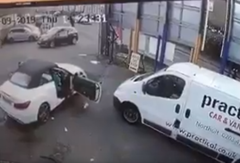 Sve se izdešavalo u perionici! Snimak lopovluka zapalio društvene mreže (VIDEO)