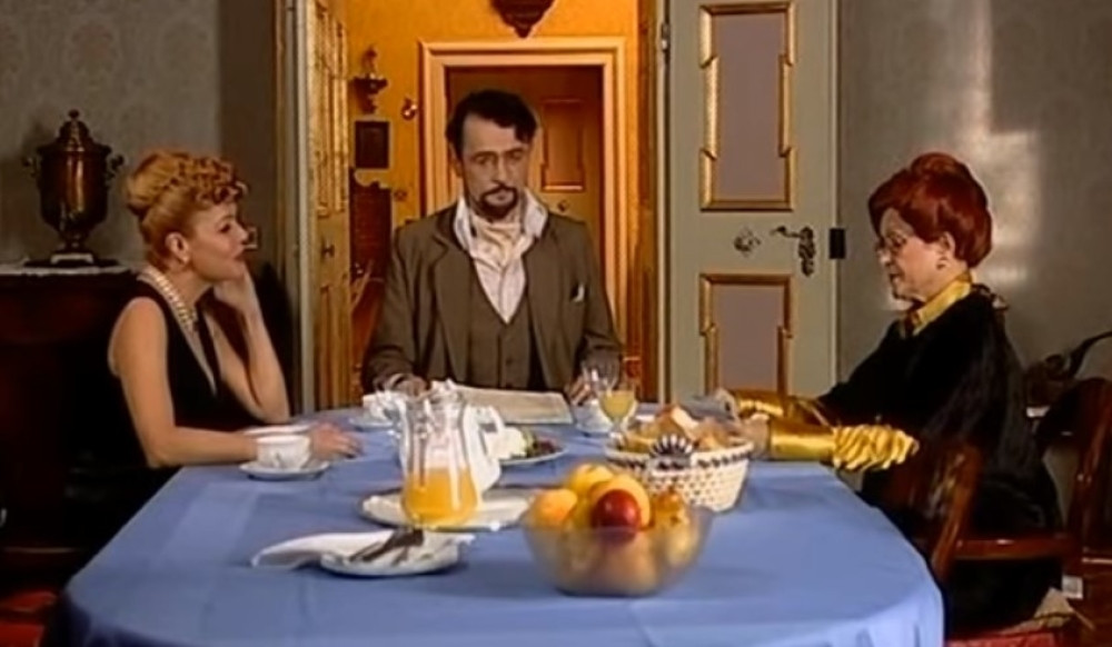 Spavala je ispred stana, bila u depresiji, a onda joj je sestra poginula mesec dana nakon porođaja! (FOTO)