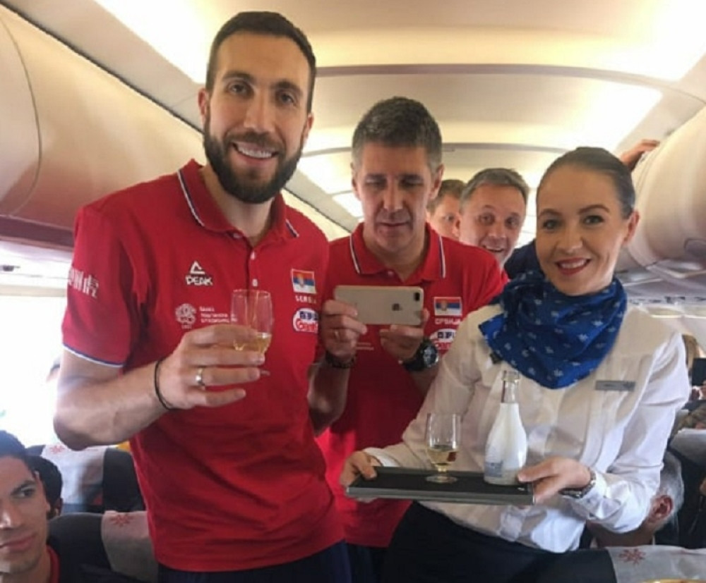 "Er Srbija" divnim gestom iznenadila šampione Evrope, ovo nisu očekivali! (FOTO)