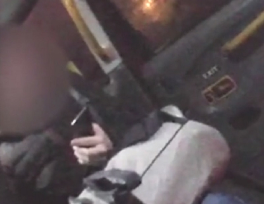 Reč po reč... Vozač pozvao policiju! Ono što se krilo iza suza za nju je gore od smrti! (VIDEO)