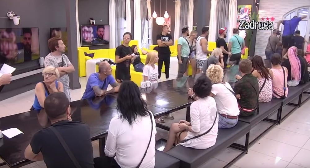 P*rno zadrugarka! VIP otkriva sliku iz toaleta! Klekla i oralno ga zadovoljila za sve pare! (FOTO 18+)