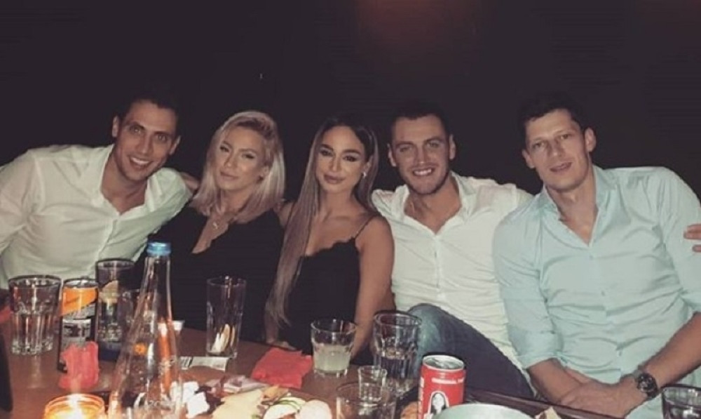 Atraktivne pevačice napavile lom na slavlju!