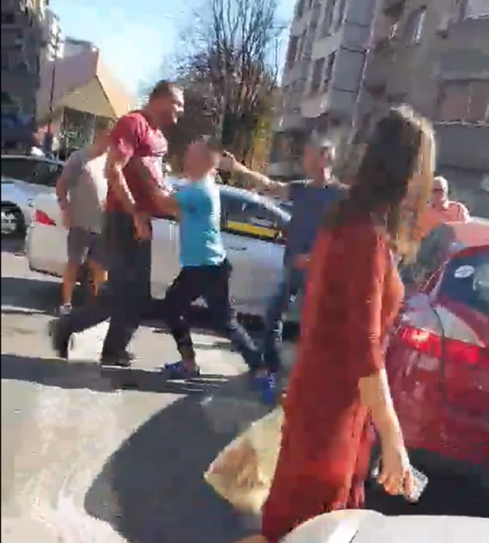 Haos u centru Beograda, taksisti napali građane nasred ulice! (UZNEMIRUJUĆI VIDEO)