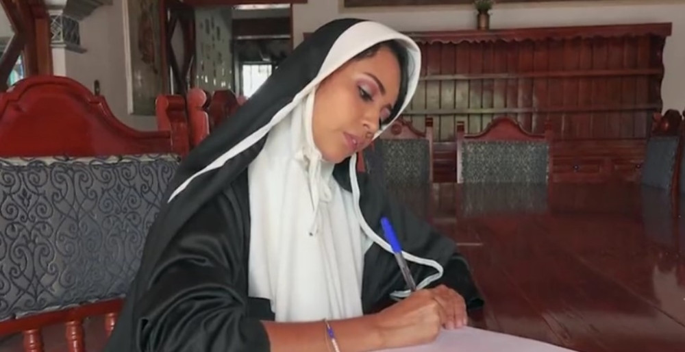 Ispovest mlade devojke koja je šokirala svet! Prvo je bila časna sestra, a sada porno zvezda! (18+)