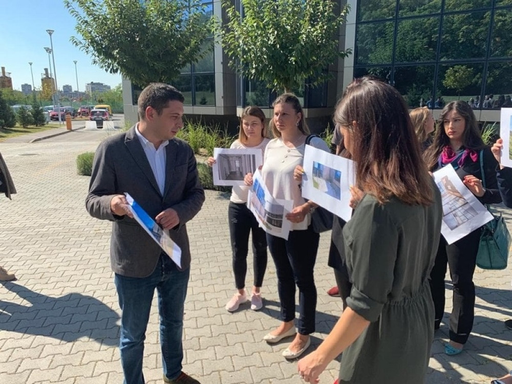 Performansom ukazano na jedno od mnogobrojnih lažnih obećanja opozicije!