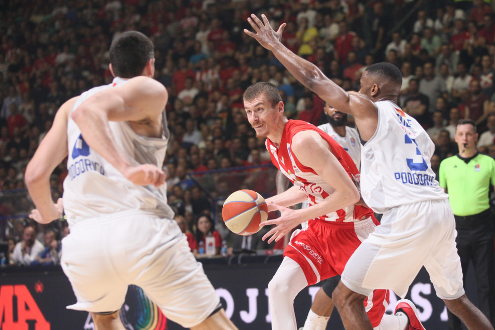 Boriša Simanić, krilni košarkaš Crvene zvezde, u razgovoru za „Sport plus“ izneo je očekivanja pred početak prvenstva