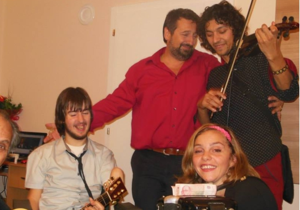 Branko iz Grabovice živeo u trošnoj kući, kada mu je na vrata došla jedna žena. Kad ju je ugledao ostvarili su mu se svi snovi! (FOTO)