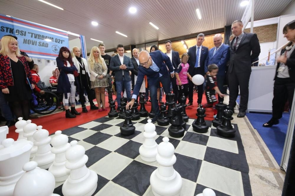 Miloš Vučević svečano otvorio Sajam sporta i odigrao partiju šaha!