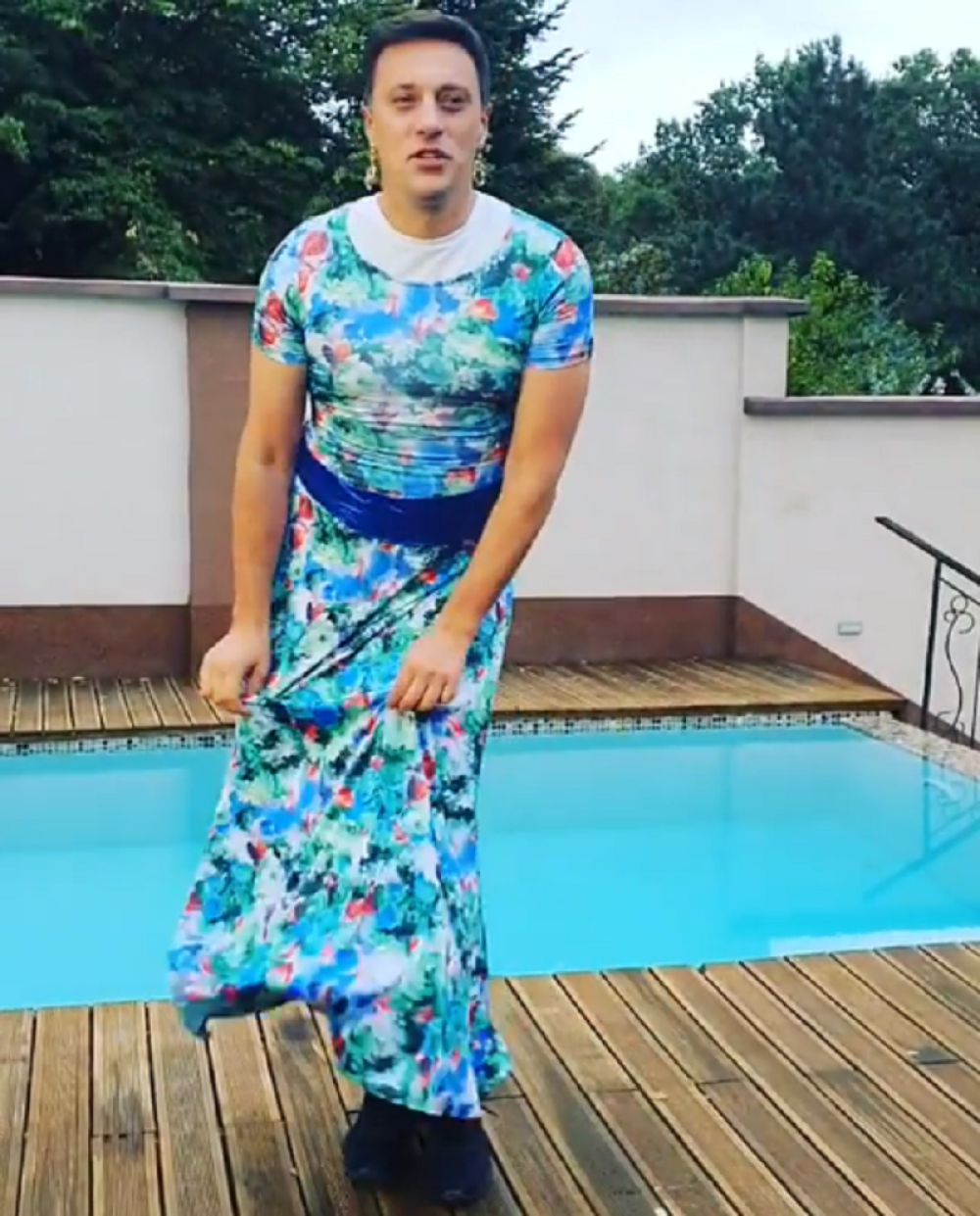 Andrija Milošević u haljini i sa minđušama! Srbija plače od smeha zbog onog što je uradio posle!