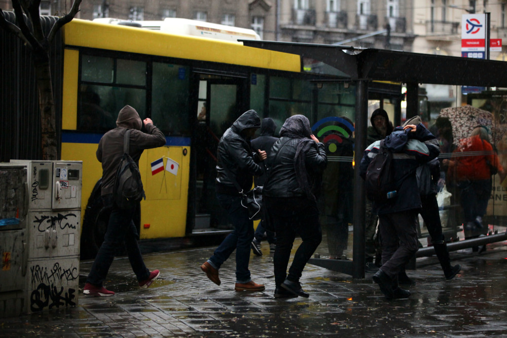 Vetar će da nas razbija 20 metara u sekundi, a večeras veleobrt! Dugoročna prognoza!