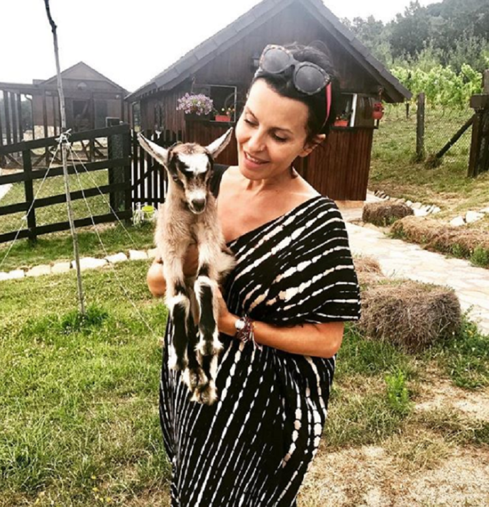 Elena Karić usred noći po snegu i mraku krenula u ovu prostoriju na svom imanju, ono što je usledilo mnoge je zateklo! (FOTO/VIDEO)