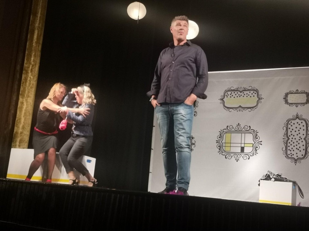 Juče u Kazahstanu, danas na pozirnici! Milošević oduševio publiku pa dobio višeminutne stajaće ovacije! (FOTO/VIDEO)