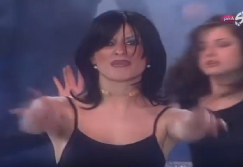Ova pevačica je bila bomba 90-ih, pevala je u omiljenoj grupi, a danas radi na mestu gde građani Srbije odlaze svaki dan! (FOTO)