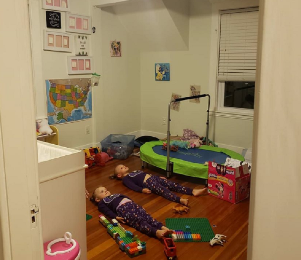 Majka smislila genijalan trik kako da uspava decu koji navodno deluje! (FOTO)