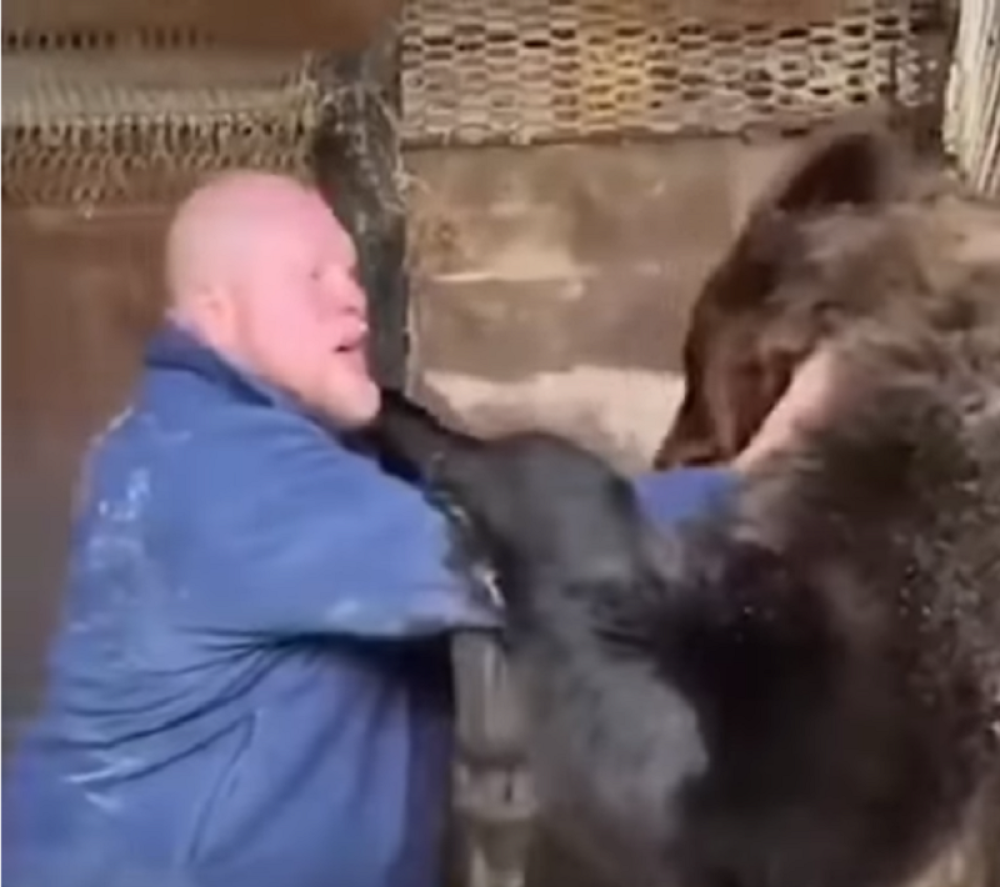 Ruski MMA borac šokirao ceo svet snimkom svog treninga u kom sparinguje za divljom životinjom! (VIDEO)