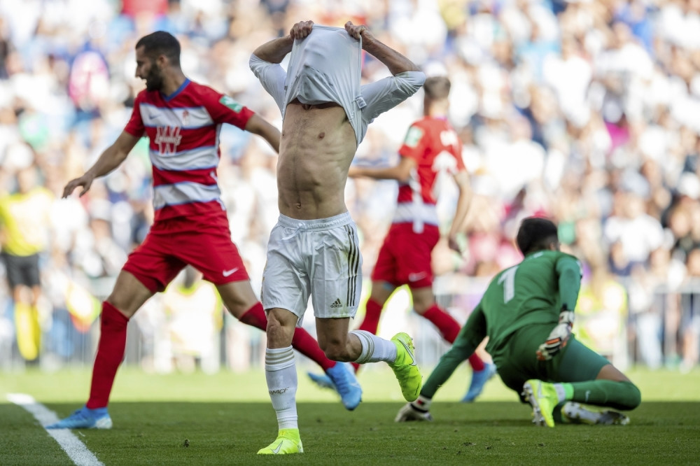 Real strahovao do samog kraja, spektakl na Bernabeu! Valensija gazi, dok "žuta podmornica" tone ka sredini (VIDEO)