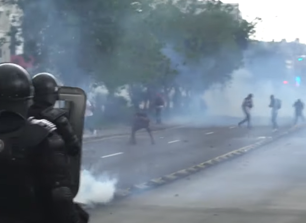 Policija uhapsila vođu protesta! (VIDEO)