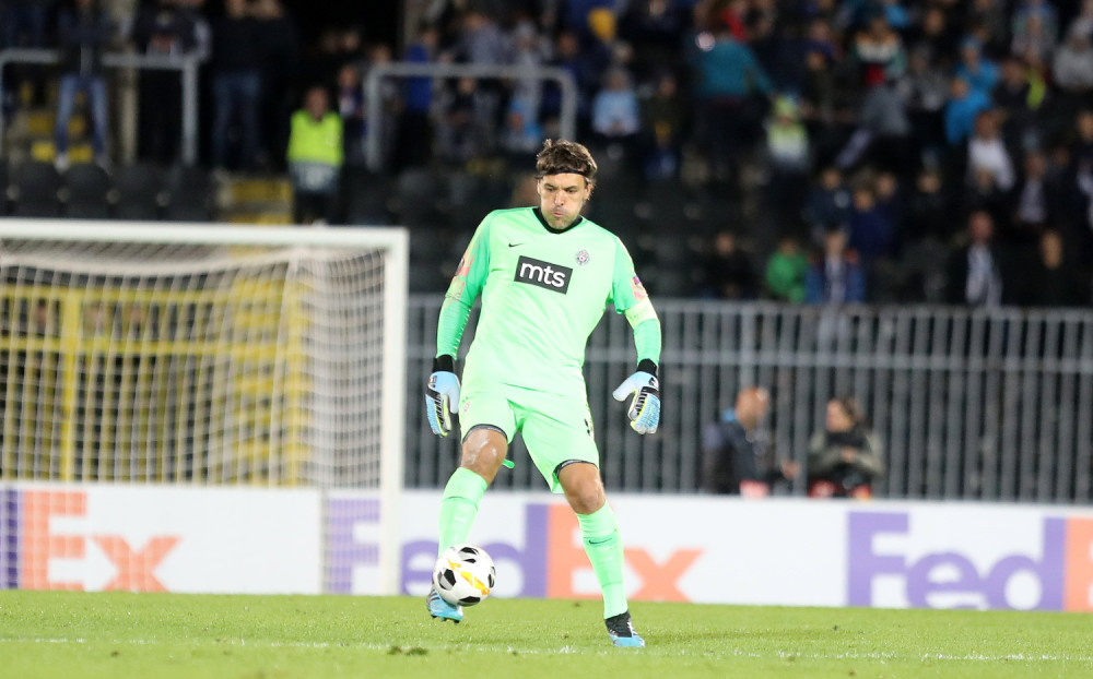 Stojković se jedva obuzdao, navijači gađali sudiju bakljama, a sve zbog ove situacije (VIDEO)