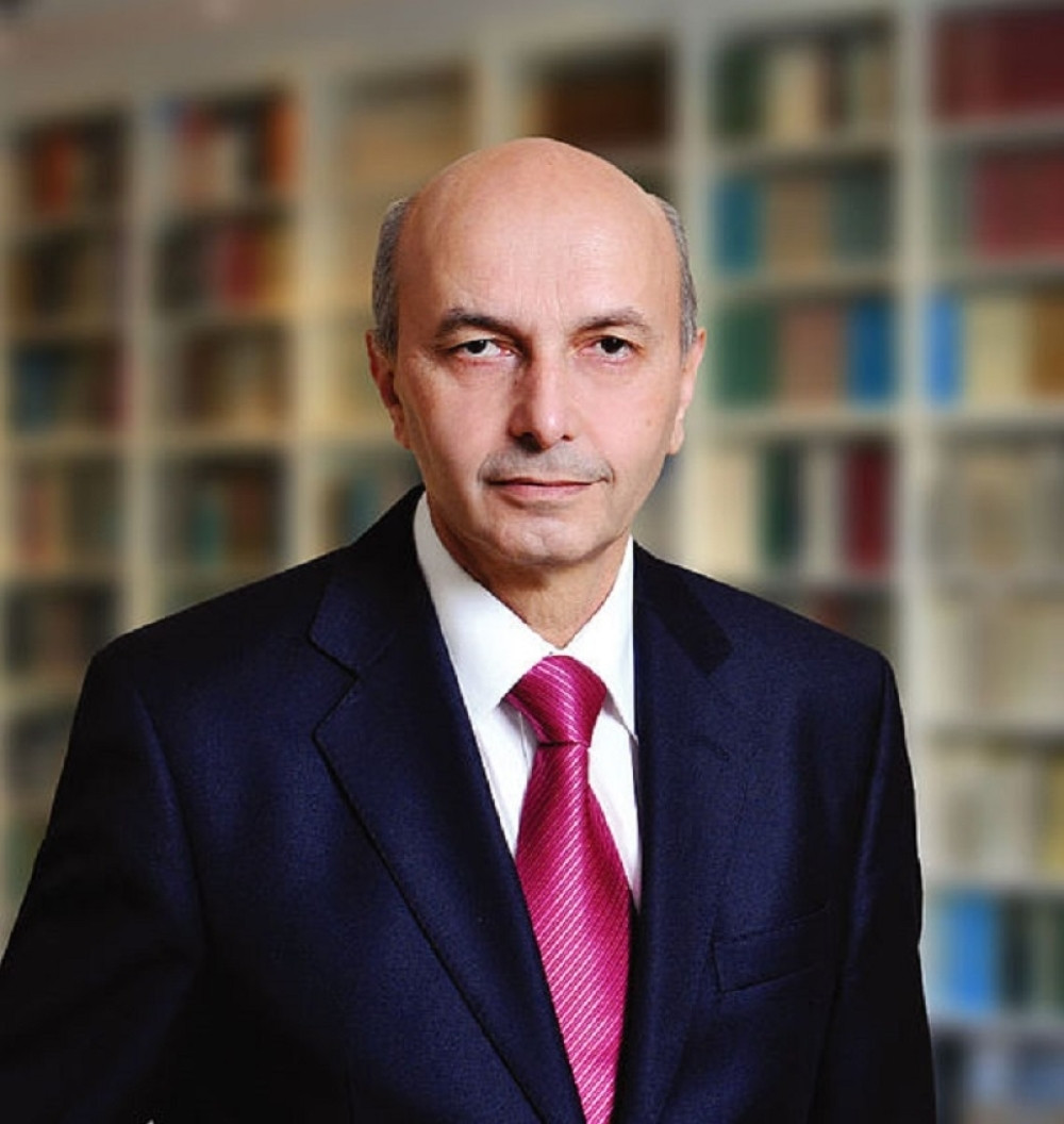 Mustafa poklopio gramzivu Albanku: Možeš da budeš i britanska kraljica!