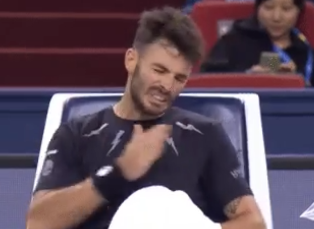 Teniser se brutalno udarao po glavi, šokirana publika u Šangaju nije verovala šta se događa! (VIDEO)