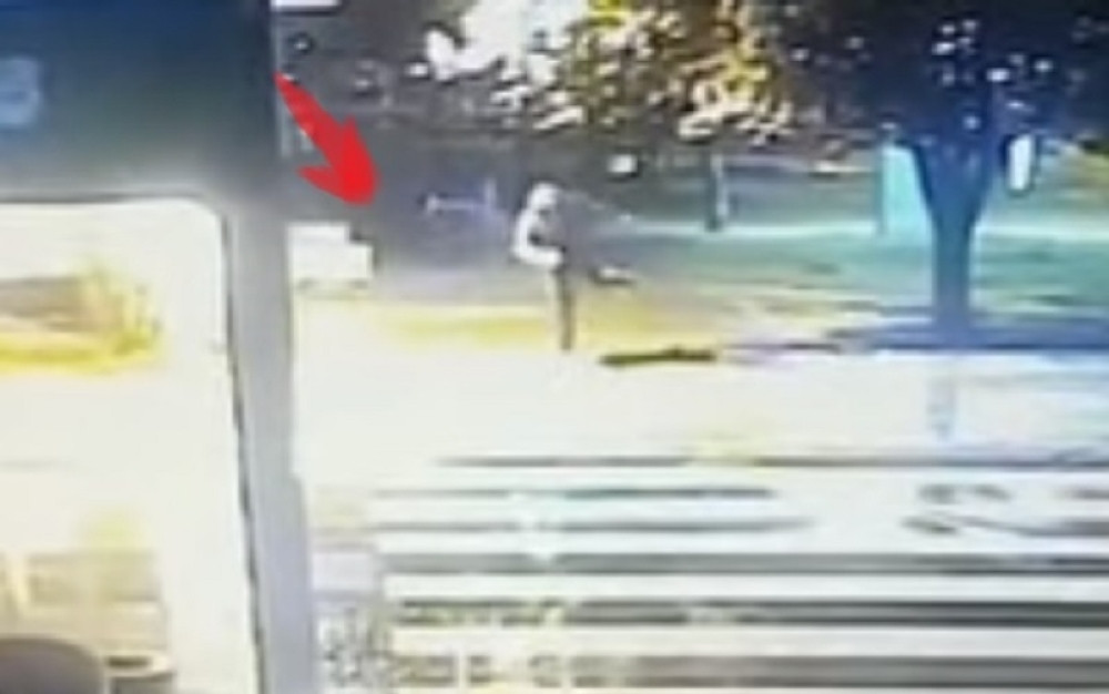 Bačena bomba na lokal Ranka Radulovića! Policija pronašla snimak nadzornih kamera (VIDEO)