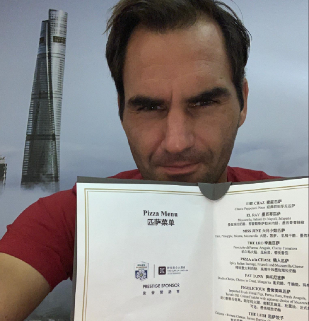 Federer seo u restoran, pogledao jelovnik, a onda isprozivao Đokovića na društvenim mrežama! (FOTO)