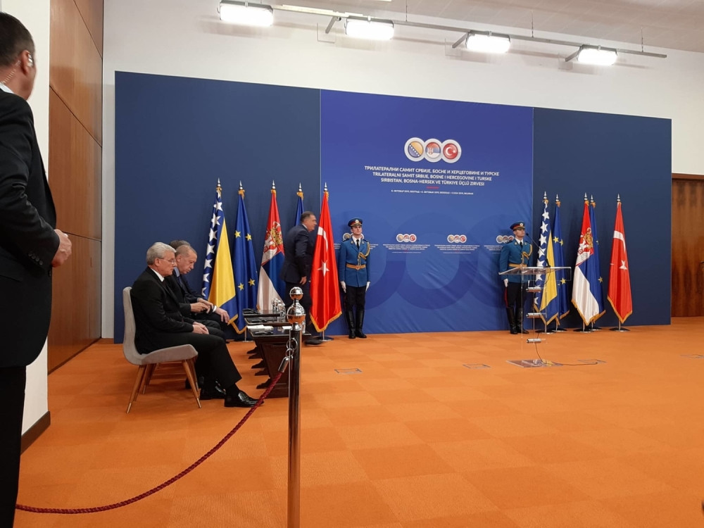 Vučić se obratio pred novinarima: Za nas je danas veliki i važan dan! (FOTO)