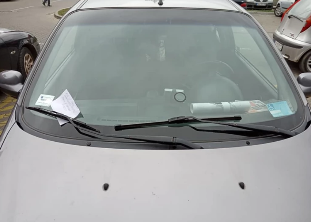 Poruka na automobilu zapalila Šabac! (FOTO)