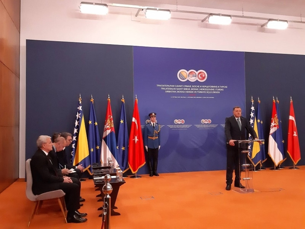 SPC dodeljuje i Dodiku Orden Svetog Save