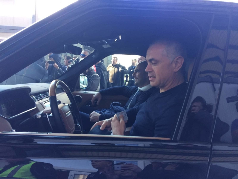 Postavio je pitanje policajcu i dobio bestidan odgovor! "Ovo je velika diplomatska pobeda Srbije!"