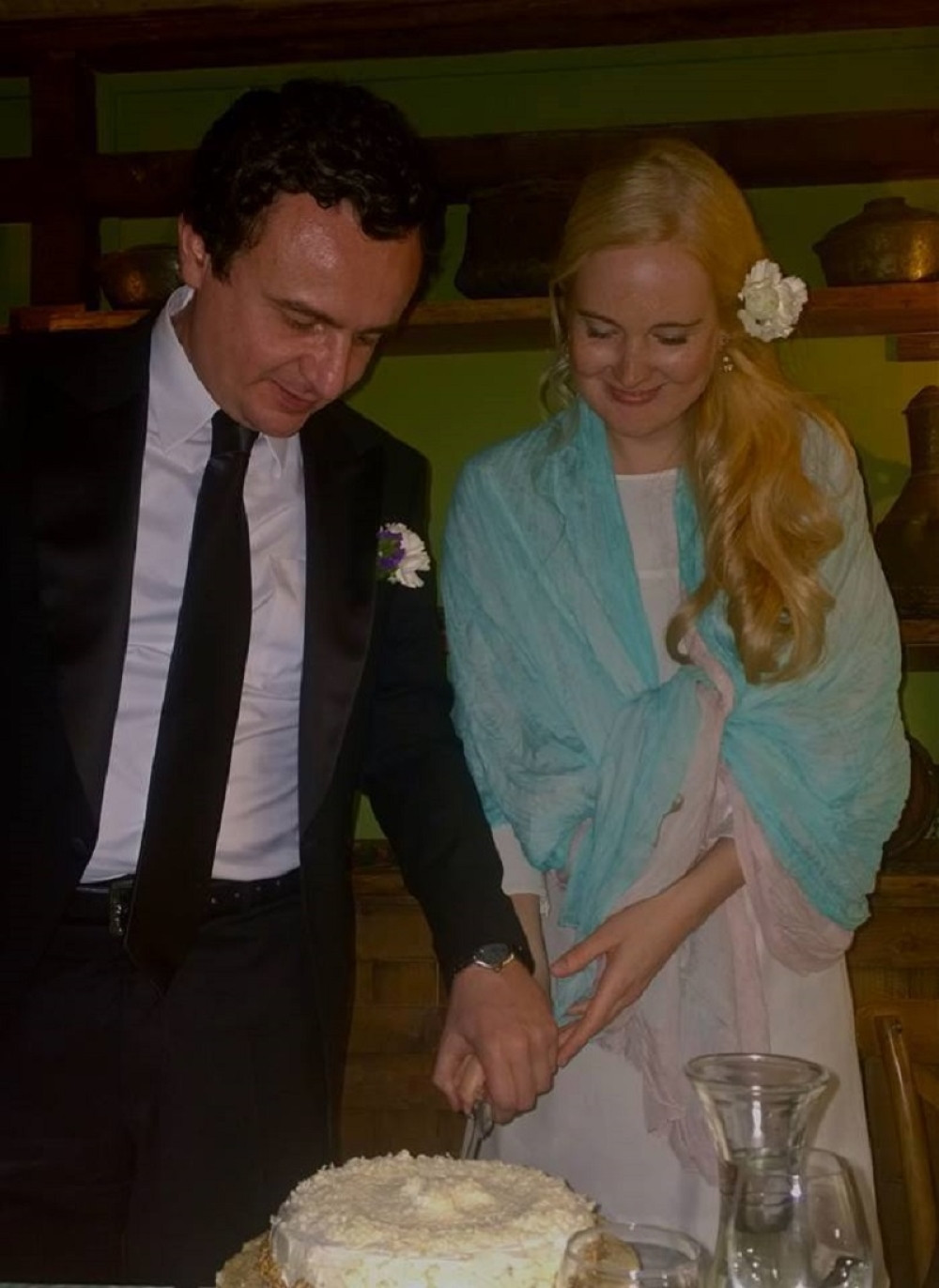 Osvedočeni srbomrzac Kurti se iz Crne Gore doselio u Prištinu sa zadatkom da stvori "Veliku Albaniju", a onda je sreo plavušu koja mu je promenila život!