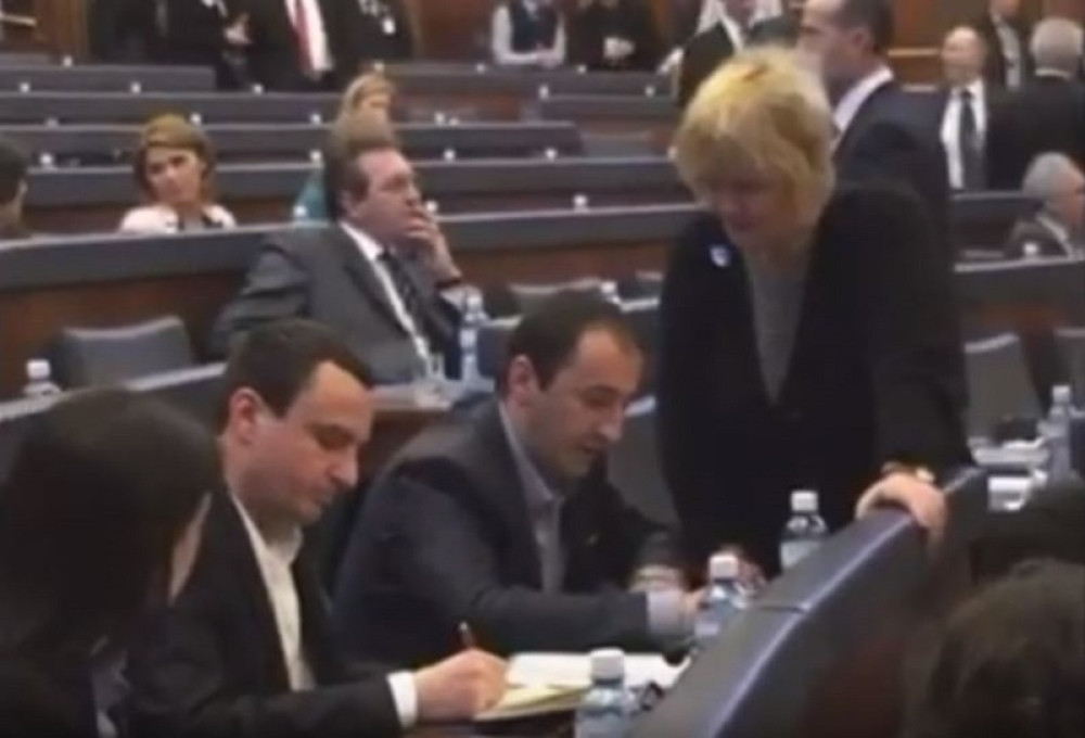 Rada Trajković moli Aljbina Kurtija da se pomire, on je ignoriše (FOTO/VIDEO)