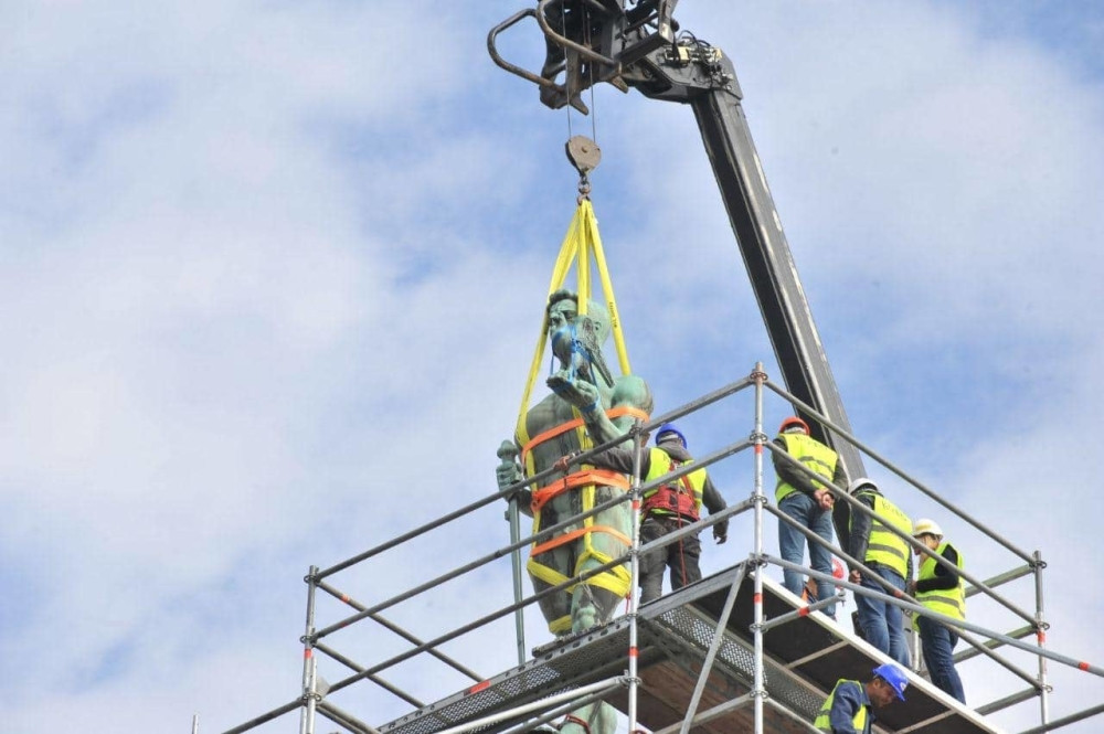 Dok su skidali "Pobednika" sa postolja na društvenim mrežama osvanuli su bolesni komentari!