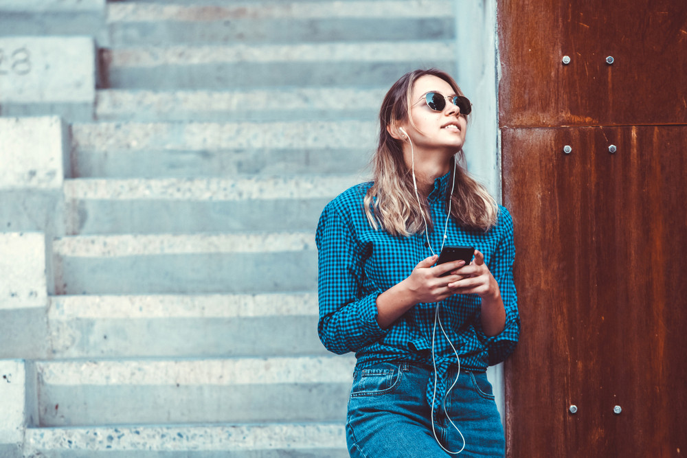 Napravite unikatnu košulju za samo 3 minuta uz pomoć ovih par saveta!