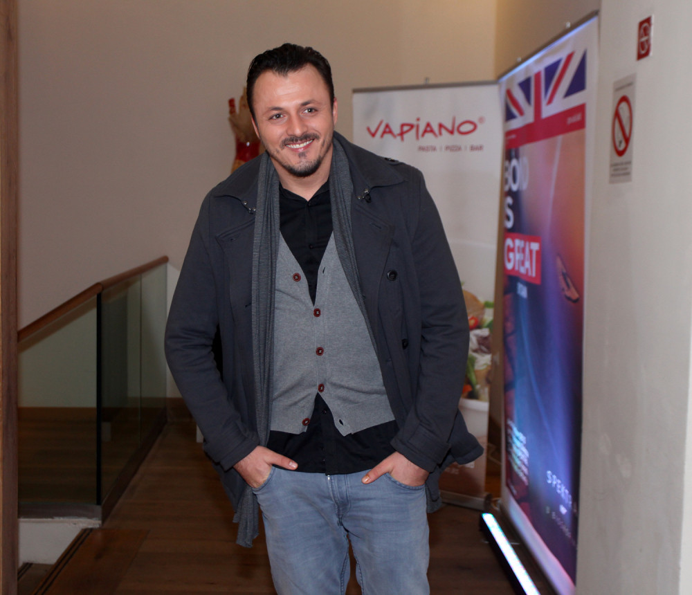 Kajmakoski očajnički moli Srbiju za oproštaj nakon što je javno pokazao obeležje albanske zastave!