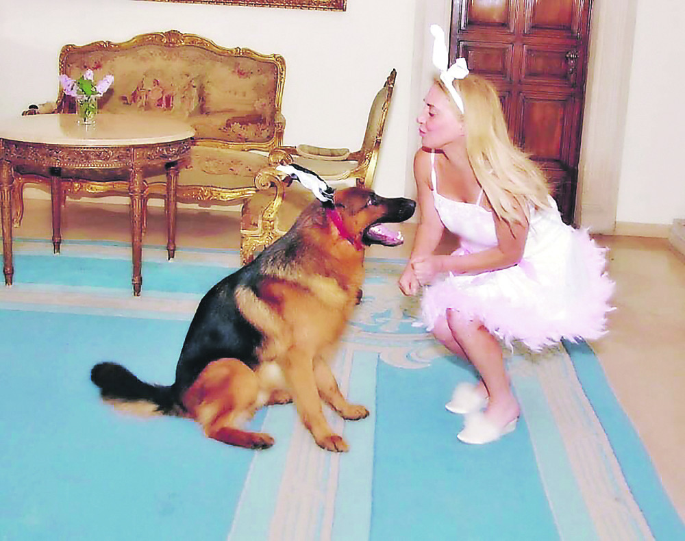 Sve o mućkama Katarine i njene ćerke! Lažna princeza urlala na policajce jer joj je pobegao pas!