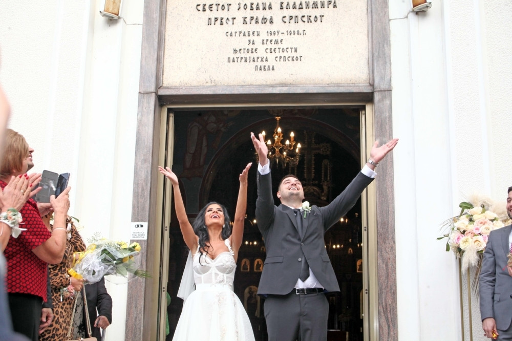 Voditeljka Hepija rekla DA Ljubi Perućici! Zbog ogromnog dekoltea, niko nije mogao da je gleda u oči