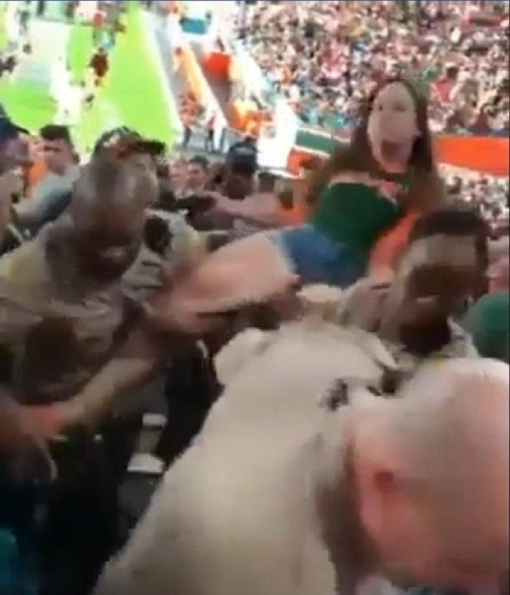 Devojka u alkoholisanom stanju pravila nerede, potekla ruku na policajca a ovaj joj još brutalnije odgovorio! (VIDEO)