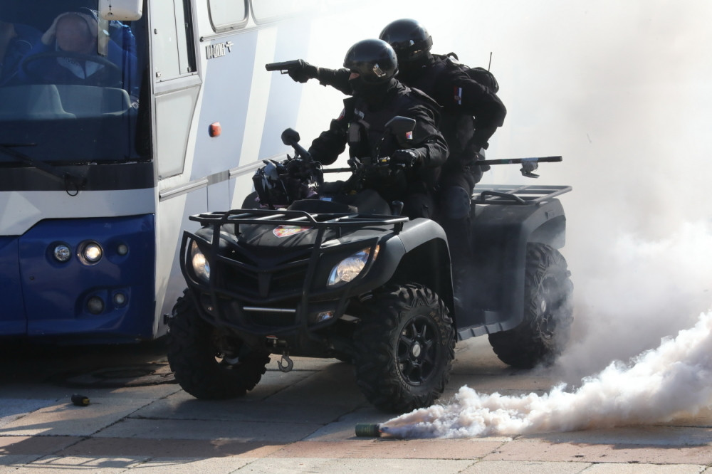 Zaposleni Vlade Srbije pokušao samoubistvo, zapalio sebe, pa auto
