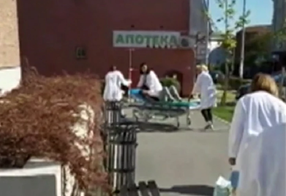 Drama na Labudovom brdu, izleteli doktori, sestre, svi dojurili munjevito do kola, a onda je počela akcija! (FOTO)