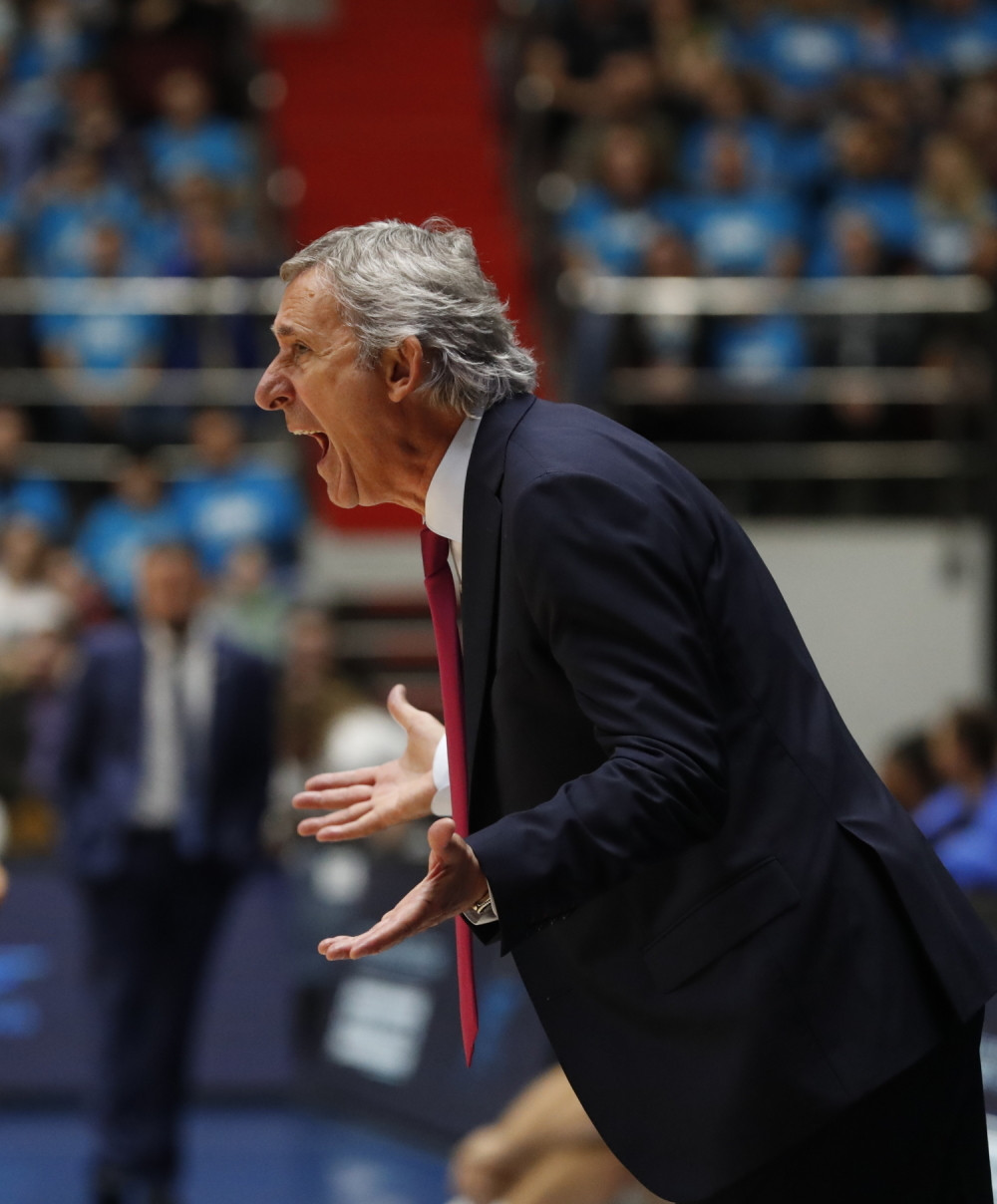 Igrači neće debatu sa legendarnim trenerom, već konkretne promene!