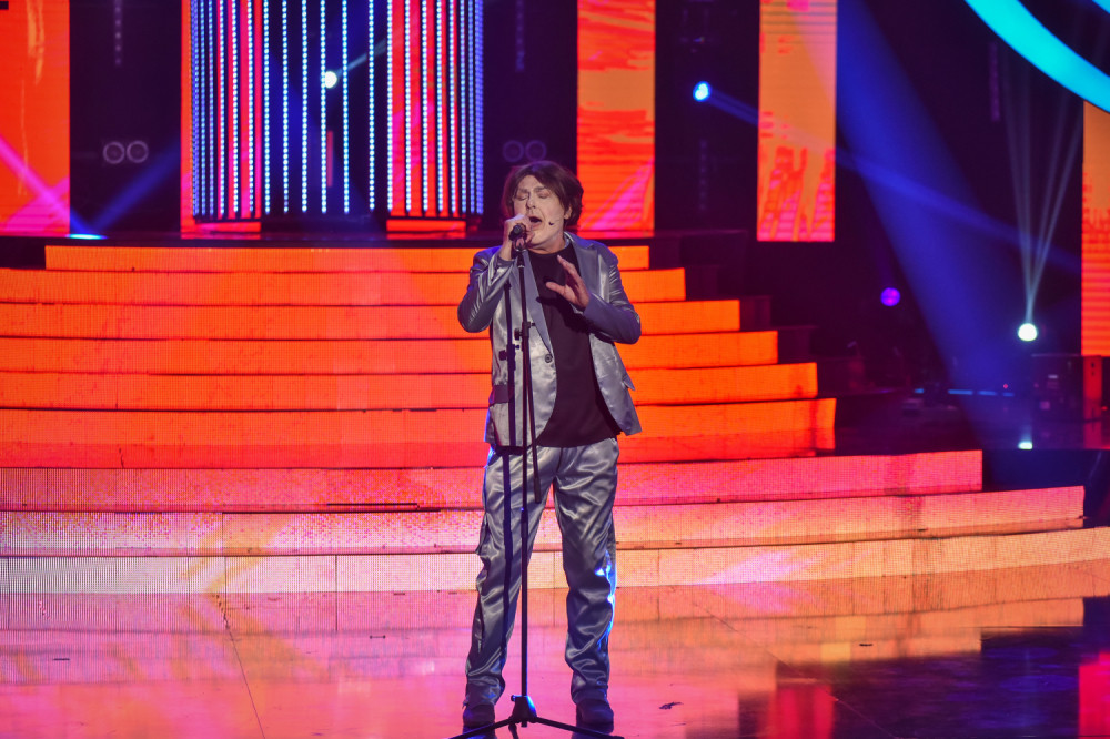 Keba napravio strašnu grešku na bini, pa se zbog reakcije žirija postideo! (FOTO)