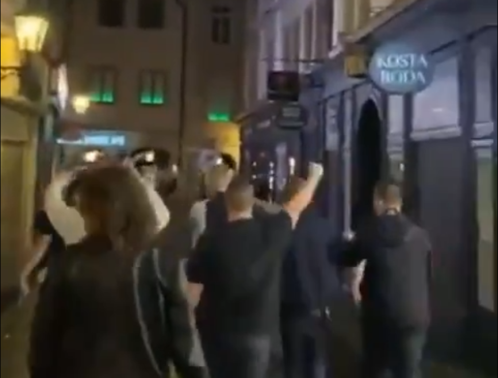 Jezive scene u režiji huligana - Masovna tuča navijača i policije (VIDEO)