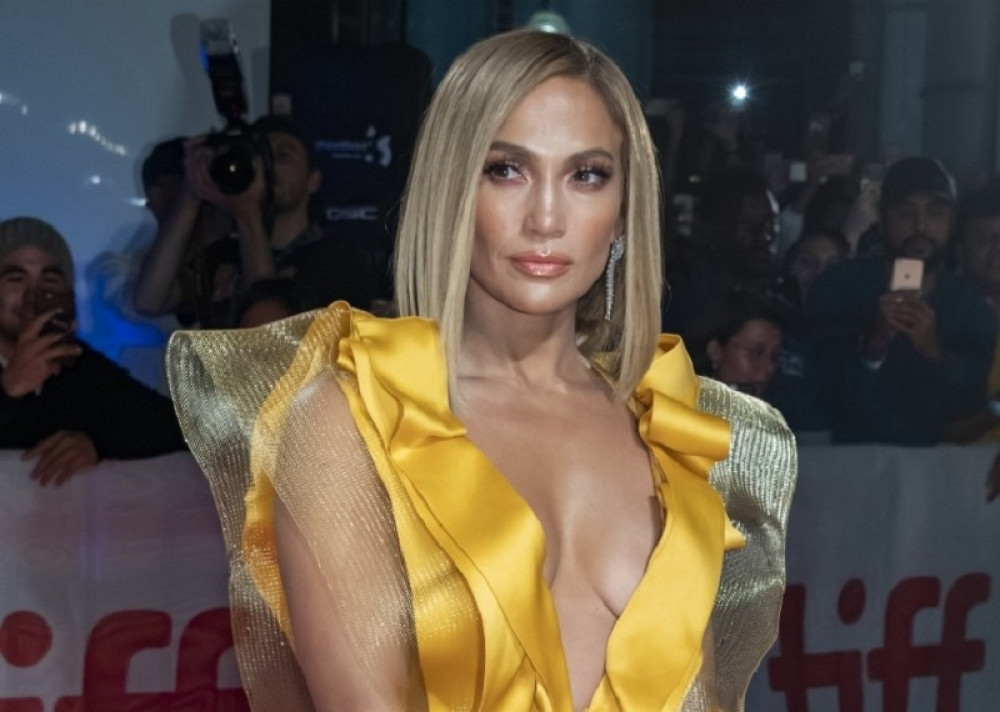 Dženifer Lopez pozirala u uzanim helankama, a svi su gledali ovaj detalj na njenom telu!