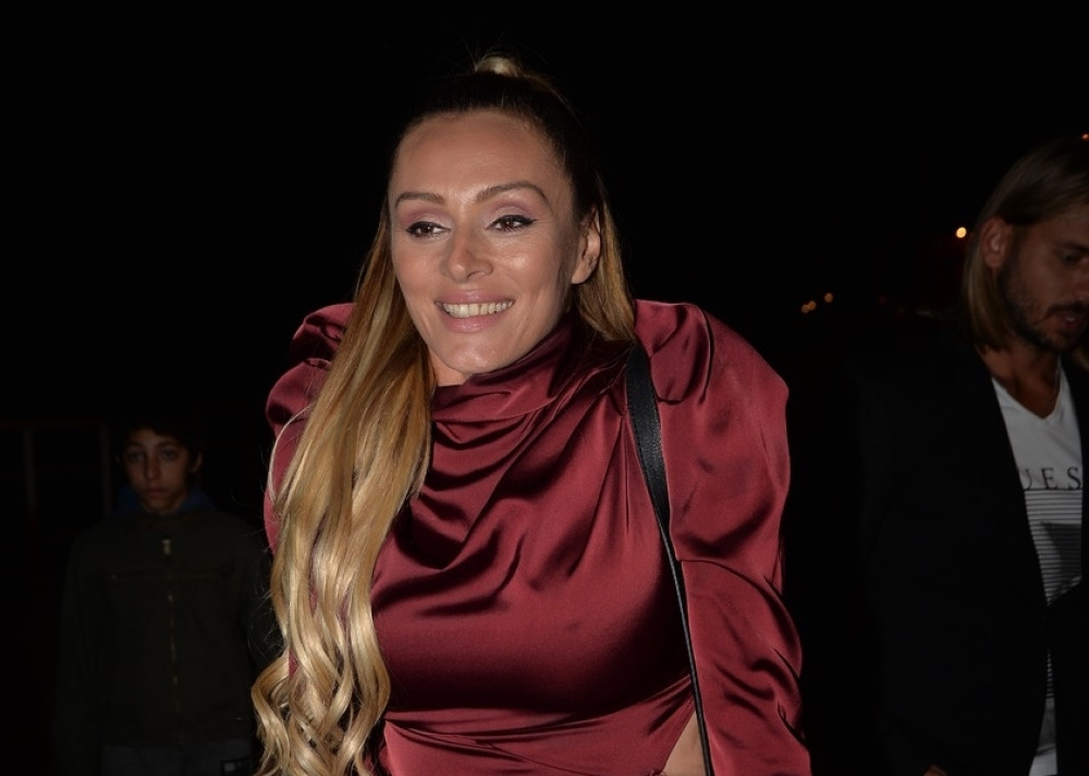 Pevačica između dva braka bila sa bogatim biznismenom, a o tome ćuti kao zalivena! Evo o kome je reč!