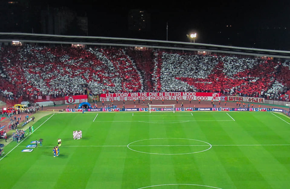 Crveno-beli otputovali za London, krenule i mnogobrojne legende kluba, kao i predsednik FSS