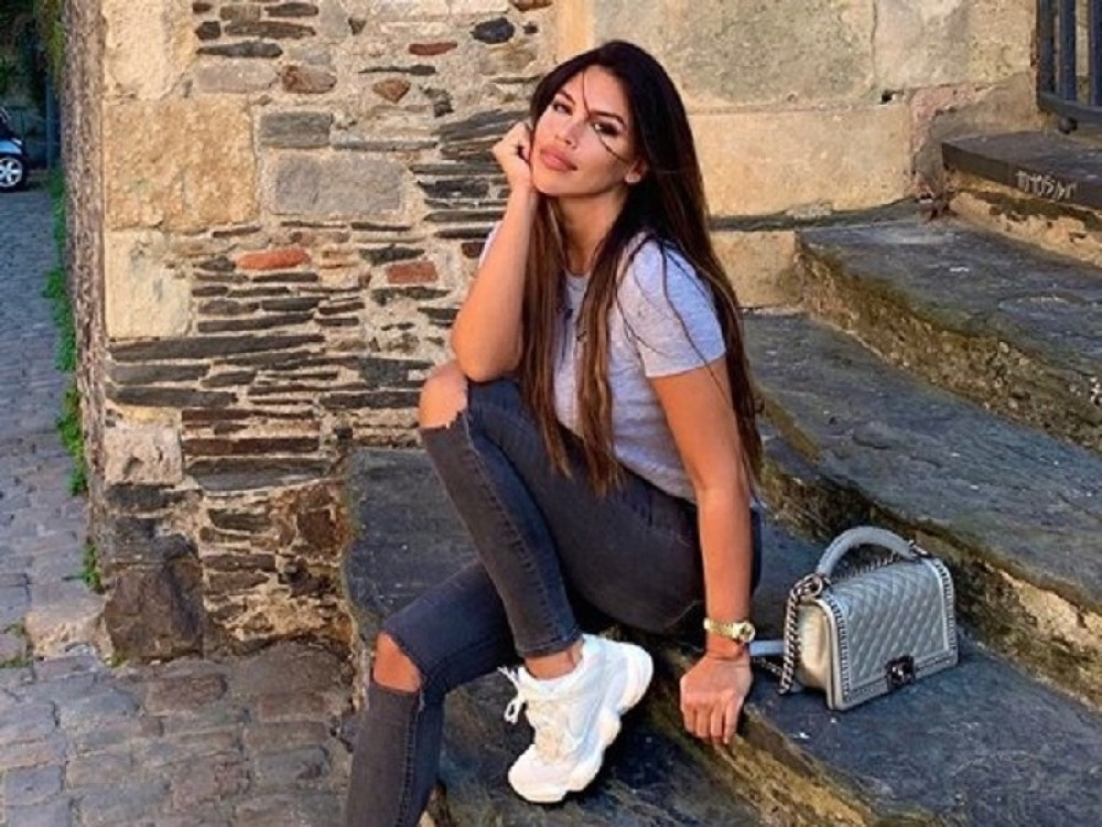 Kaja Ostojić proslavila rođendan: Iako ona i njena punoletna ćerka izgledaju kao drugarice, NEĆETE VEROVATI koliko pevačica ima godina! (FOTO)