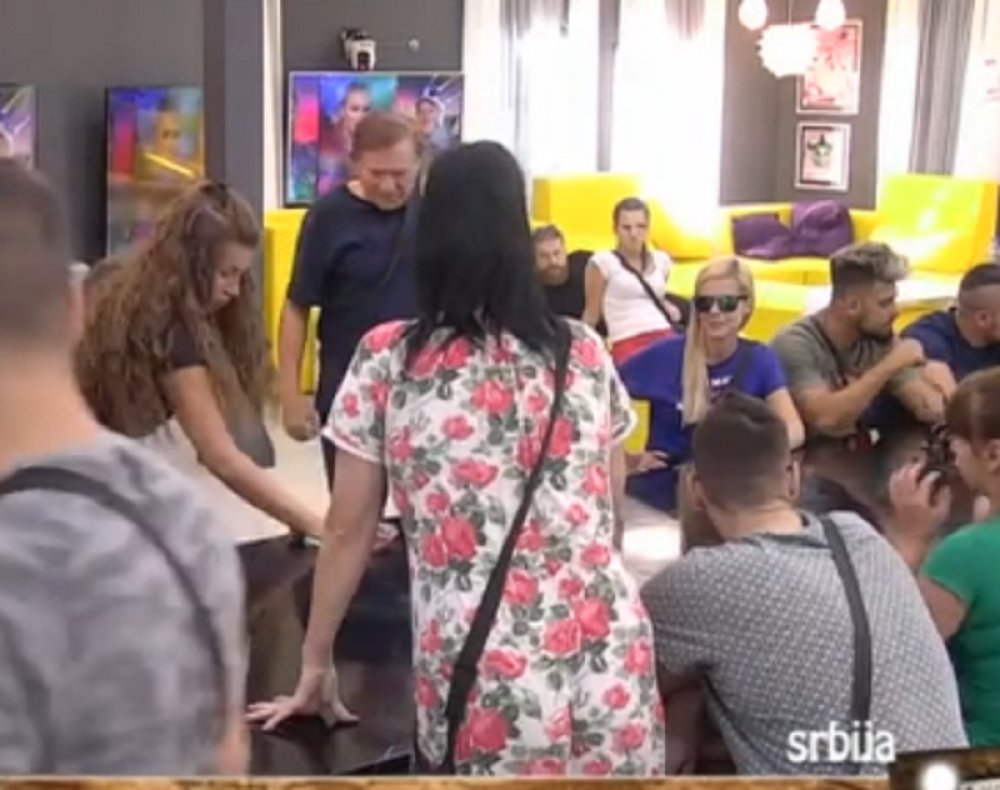 Saška Karan gađala Miloša Bojanića šoljom vrele kafe! Ispolivala i zadrugare!
