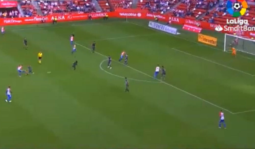 Srpski fudbaler postigao gol u Španiji, komentator počeo da viče i uradio nešto što niko živ nije očekivao (VIDEO)