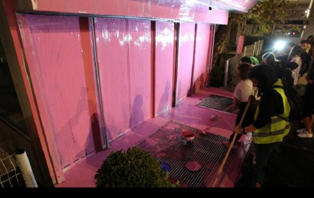 "Kada Đilas ofarba zgradu RTS-a kao sinoć, samo nastavlja da radi ono što je godinama činio toj televiziji!"